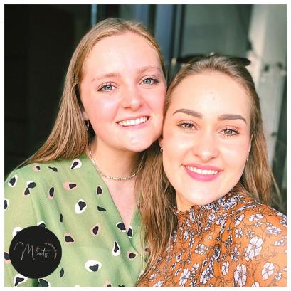 Zussen Rhune (links) en Chloë (rechts) Moonen baten samen M’Oats and More uit. Foto: M’Oats and More